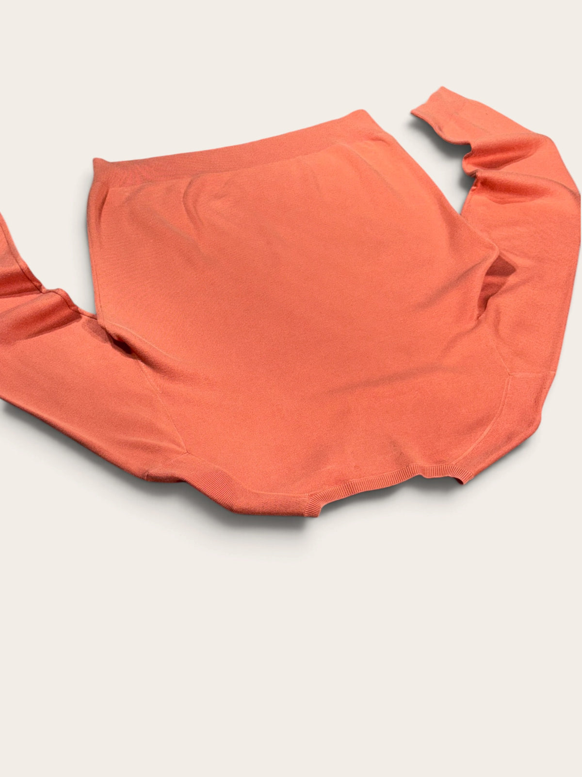 Autre angle du dos du pull Ralph Lauren orange.