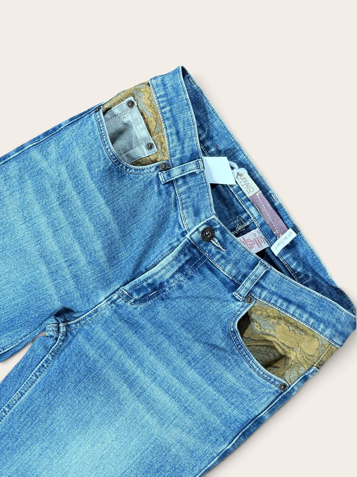 Jean – Buffalo – 29 – Femme