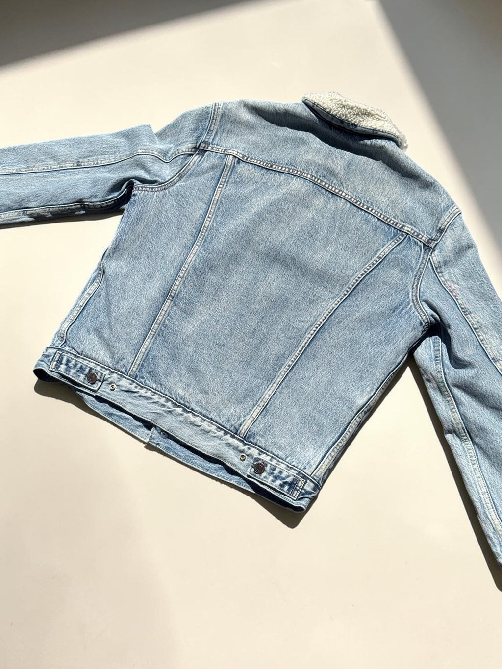 Veste Levi’s en denim doublée sherpa – Bleu clair – M – Homme — photo complémentaire 4