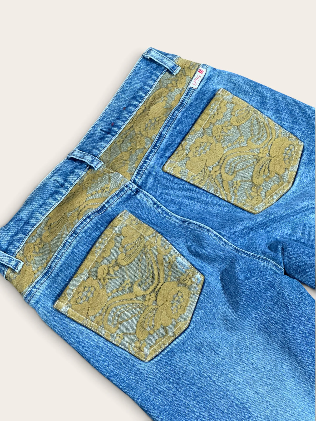 Jean – Buffalo – 29 – Femme