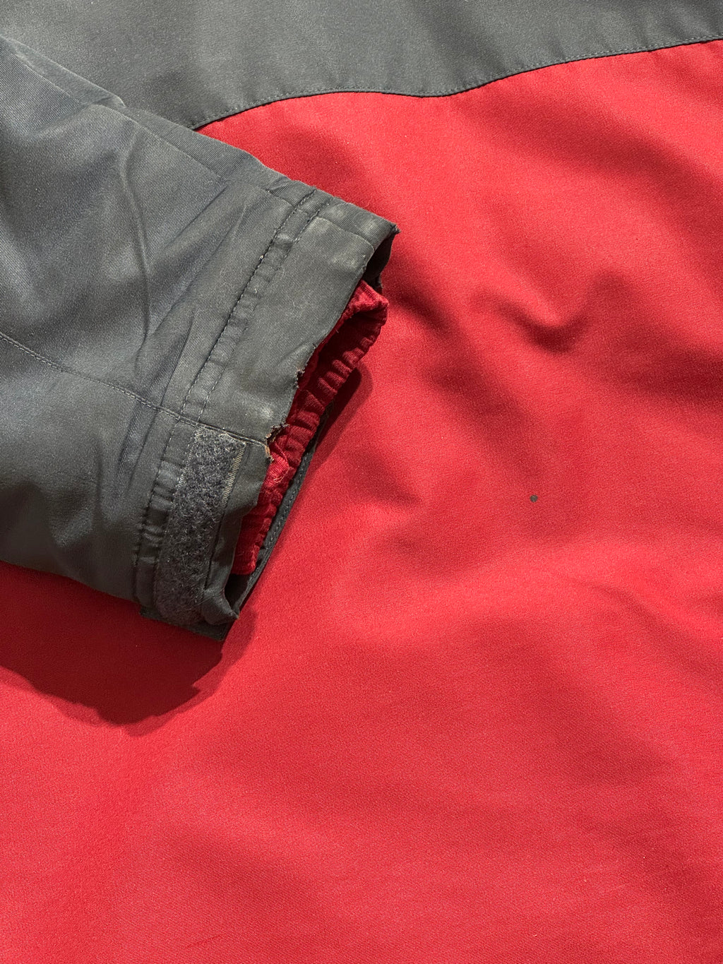 Doudoune Adidas – Grise et rouge – L – Mixte — photo complémentaire 8