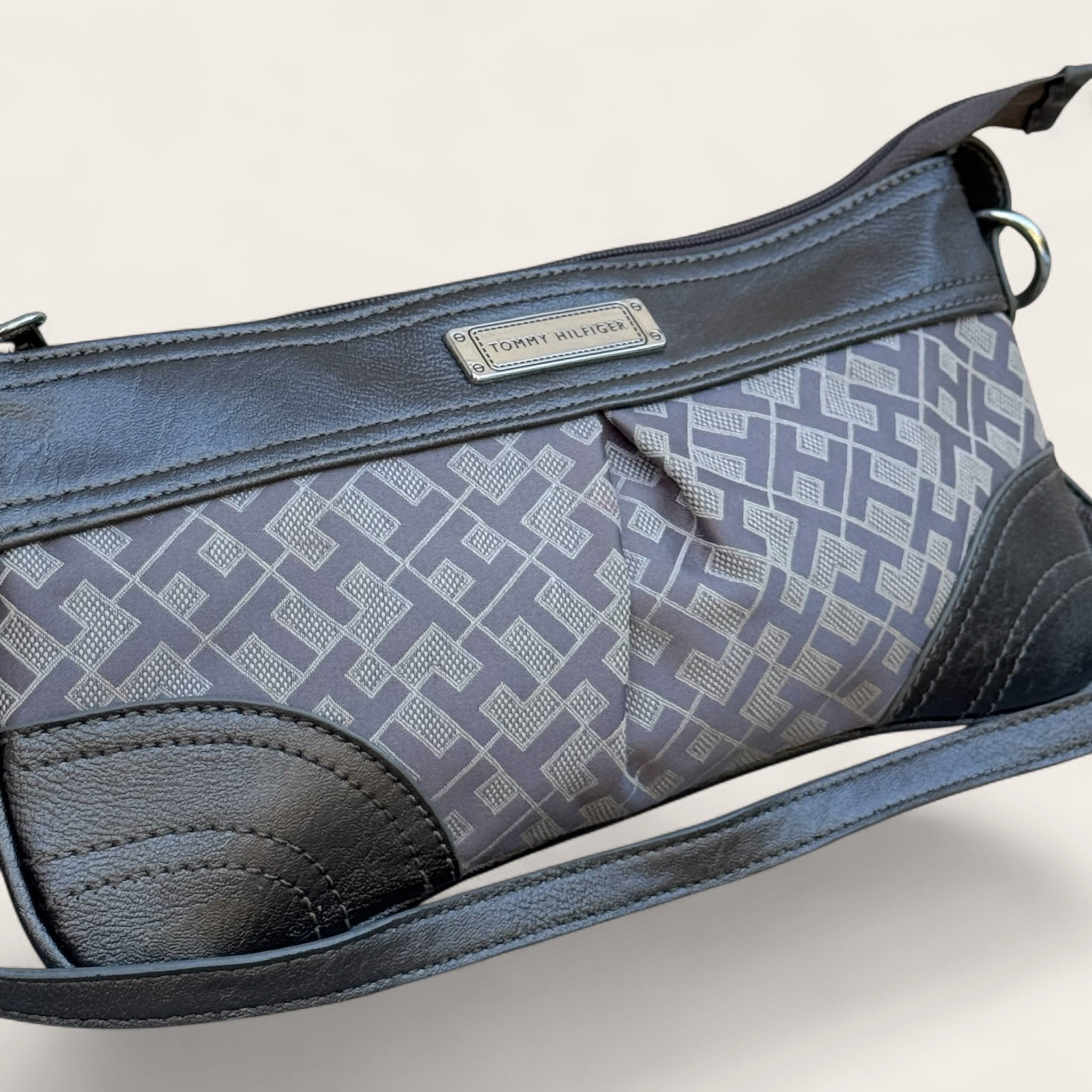Sac baguette Tommy Hilfiger Monogram – Gris argenté – Taille unique – Femme — photo complémentaire 3